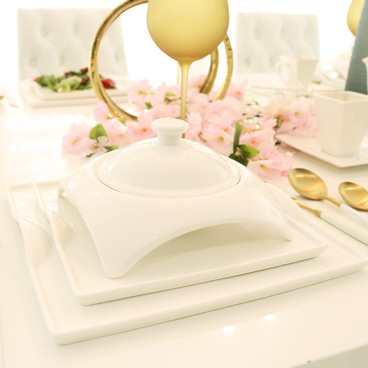 Kitchen & Dining